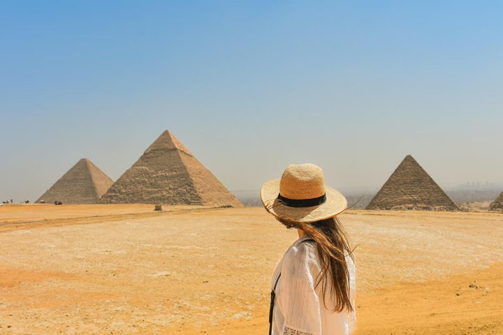 Hurghada to Cairo Small Group Day Trip: Pyramids, Lunch & GEM