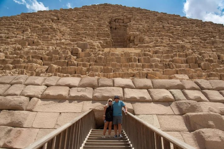 Hurghada to Cairo Small Group Day Trip: Pyramids, Lunch & GEM