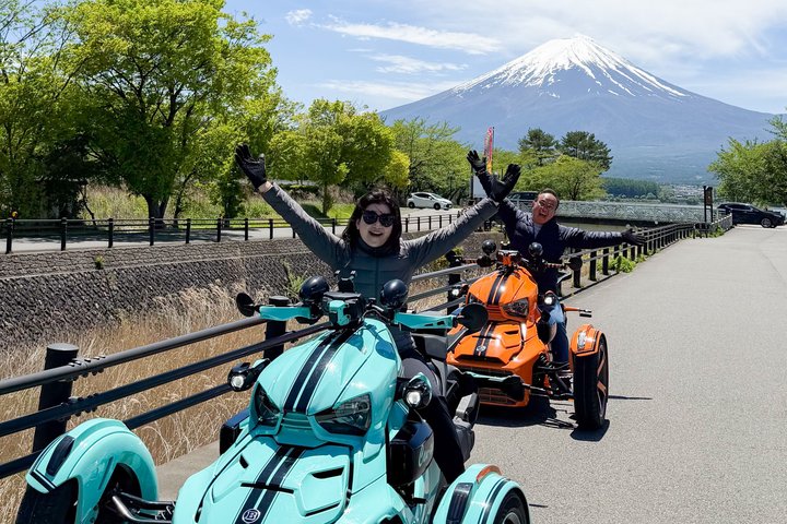 2 Hour Guided Mt Fuji Scenic Trike Tour in Lake Kawaguchiko