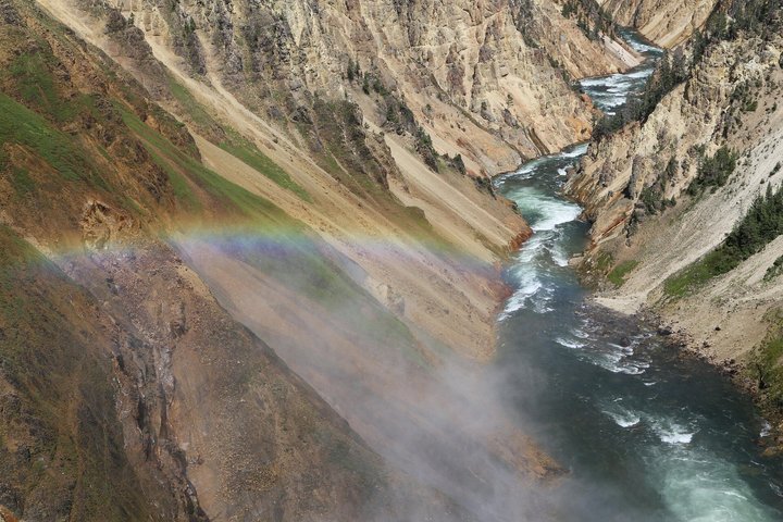 12 VIP Group Yellowstone Classic 1 Day Tour Bozeman Round Trip