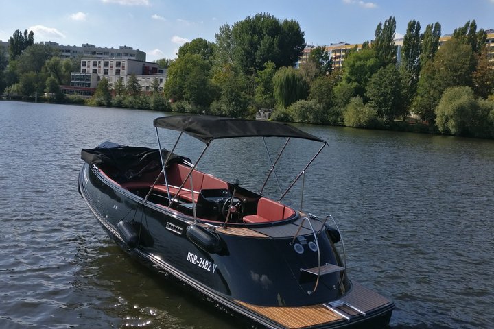 Potsdam Wannsee explore boat 1 to 8 persons License free