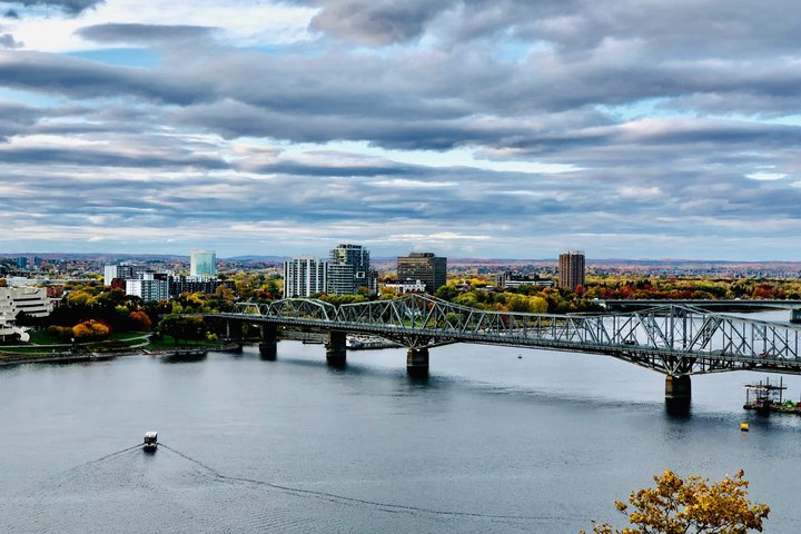 Ottawa Premium City Tour with Parliament Hill & Canal Cruise