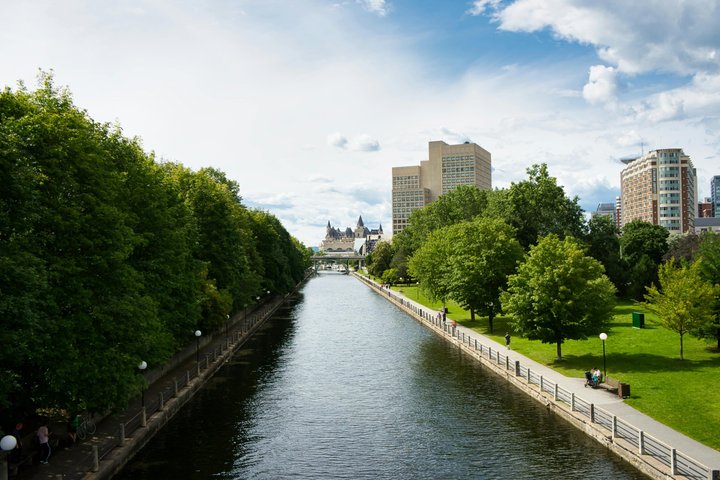 Ottawa Premium City Tour with Parliament Hill & Canal Cruise