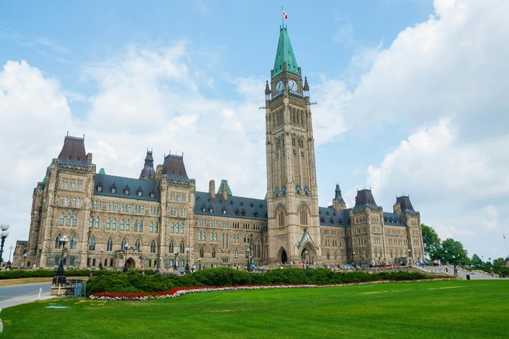 Ottawa Premium City Tour with Parliament Hill & Canal Cruise