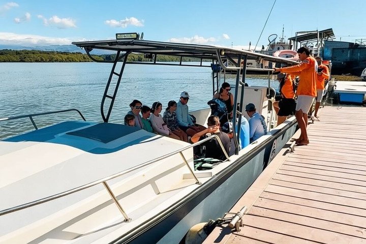 Isla Tortuga Premium: snorkeling, Monkeys & Private Beach Spot