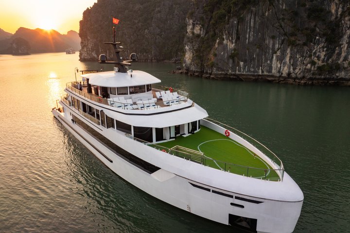 Hera Luxury Cruise - The Most Luxurious Day Tour In Halong Bay