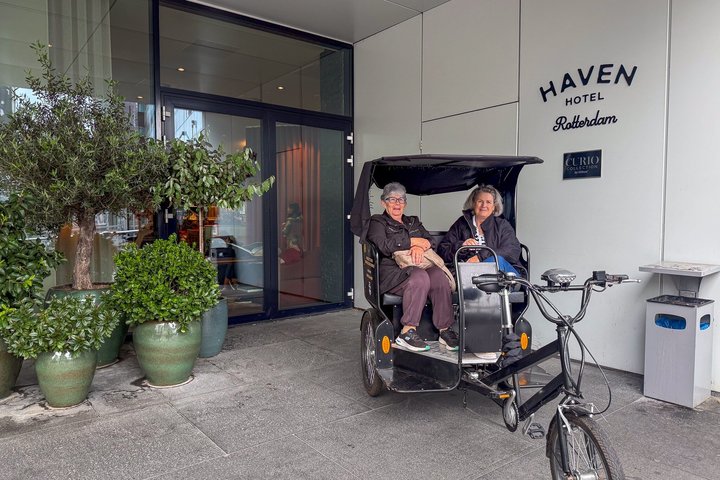 Private Pedicab/Rickshaw Tour of Rotterdam With a Local Guide
