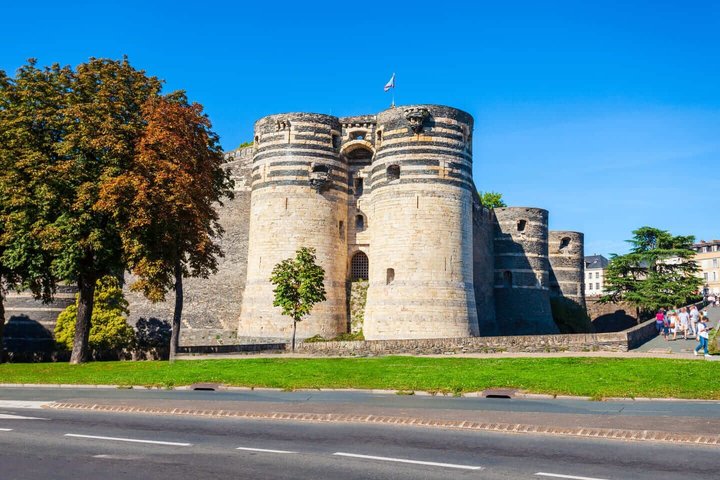 Hello Angers: Private 2 Hour Intro City Walk with Local Guide