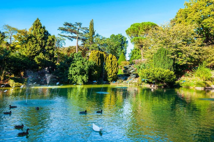 Hello Angers: Private 2 Hour Intro City Walk with Local Guide
