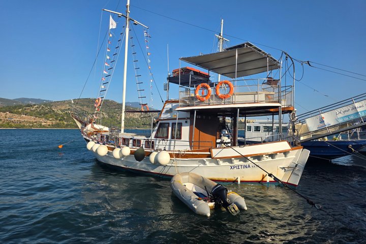 "Dreamy cruise"Daily Cruise from Argostoli harbour with a traditional Greek boat