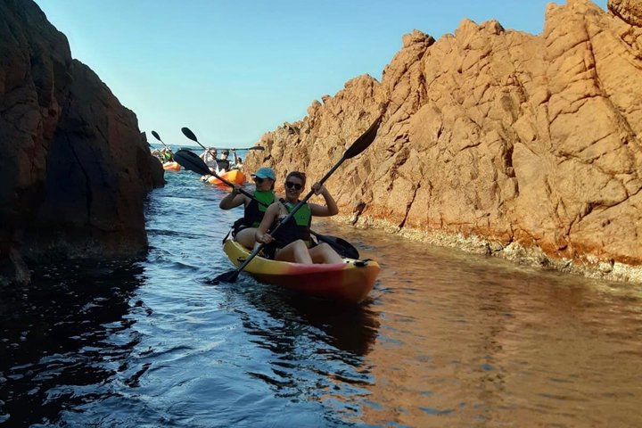 Saint-Raphaël: Kayak & Paddle Rental in the Esterel Calanques