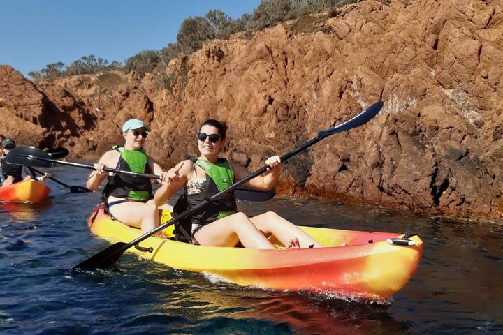 Saint-Raphaël: Kayak & Paddle Rental in the Esterel Calanques