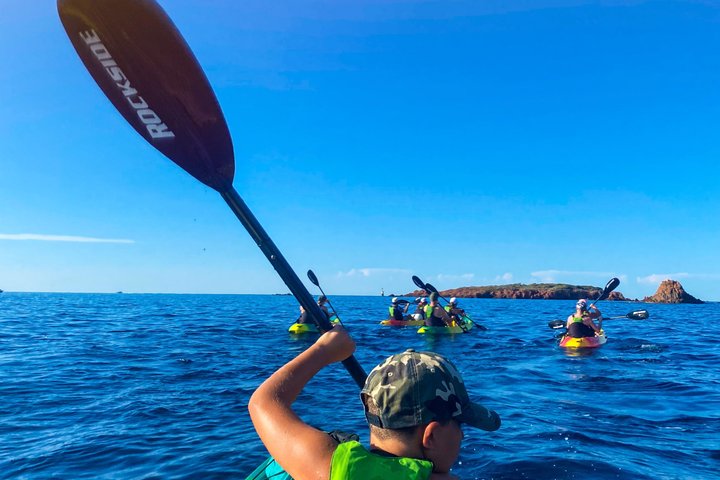 Saint-Raphaël: Kayak & Paddle Rental in the Esterel Calanques