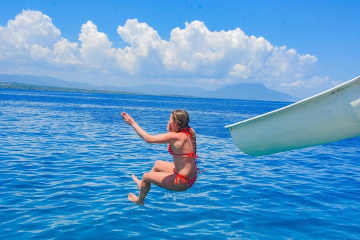 Catamaran Boat with Jacuzzi, drinks and Lunch for up to 15 people