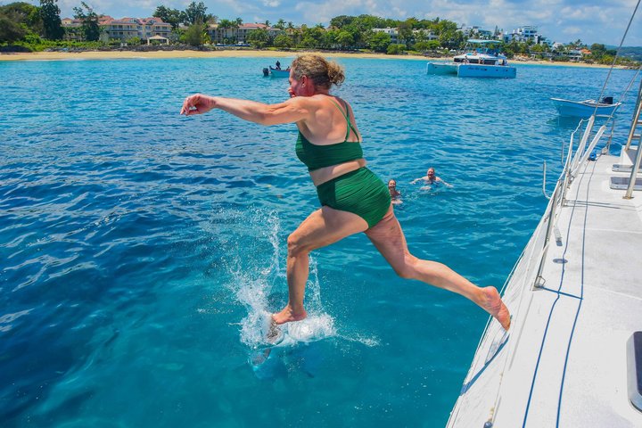 Catamaran Boat with Jacuzzi, drinks and Lunch for up to 15 people