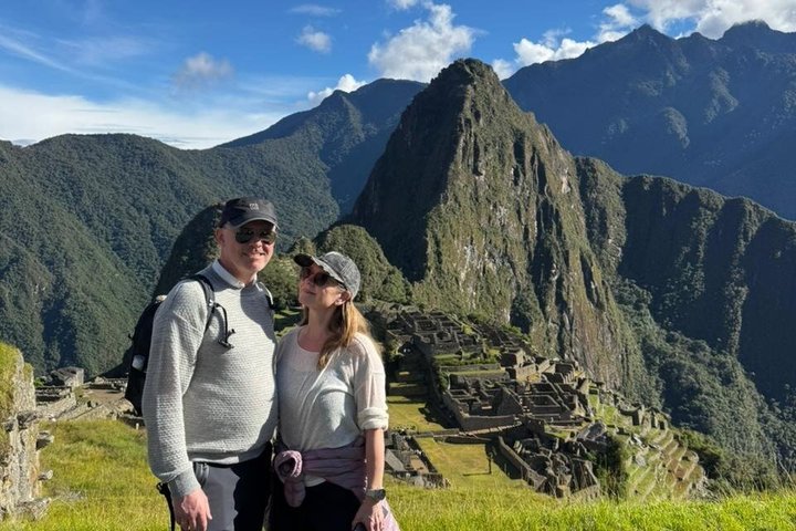 Machu Picchu Shuttle Bus Round-Trip Tickets from Aguas CalienteS