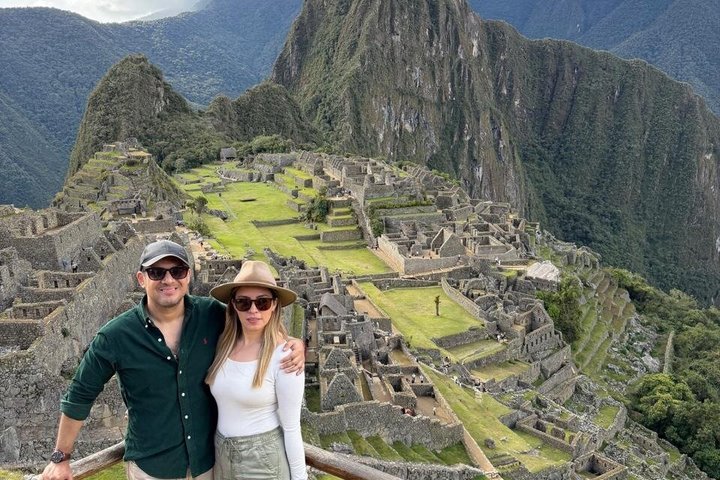 Machu Picchu Shuttle Bus Round-Trip Tickets from Aguas CalienteS