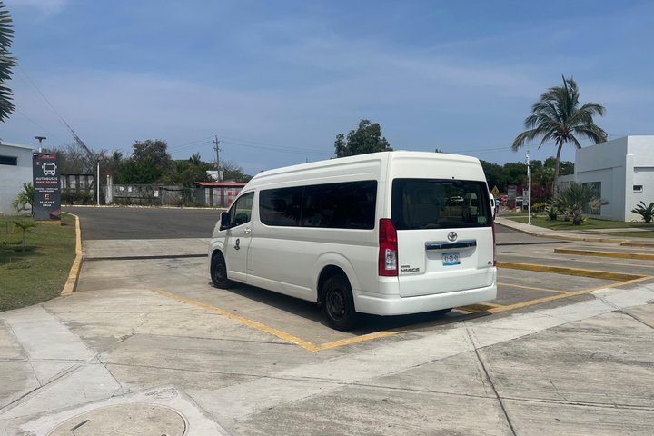 Private Transportation From the Zihuatanejo Airport to Saladita