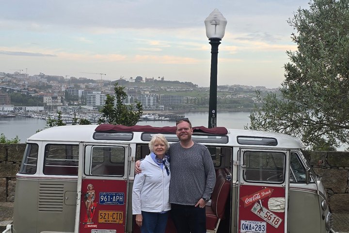 Porto: Private Vintage VW Kombi Tour with Open Roof (2-8 People)