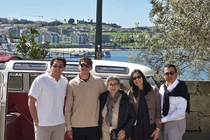 Porto: Private Vintage VW Kombi Tour with Open Roof (2-8 People)