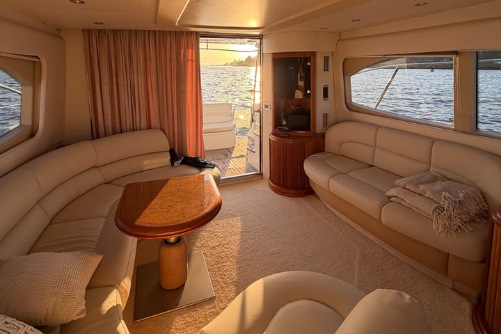 Porto: Luxury Yacht Cruise with wine, snacks & 7 bridges