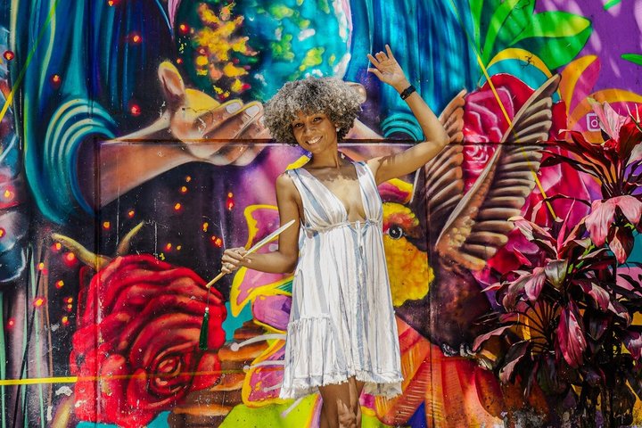 Comuna 13 Graffiti Tour with Street Food