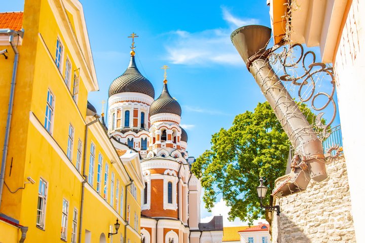 Tales of Old Tallinn 2-hour Walking Tour