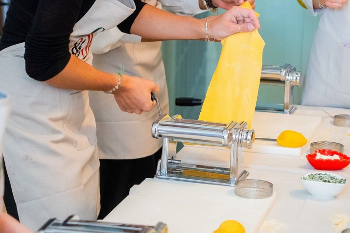 Genoa Ravioli, Fettuccine & Tiramisu Class with Fine Wine