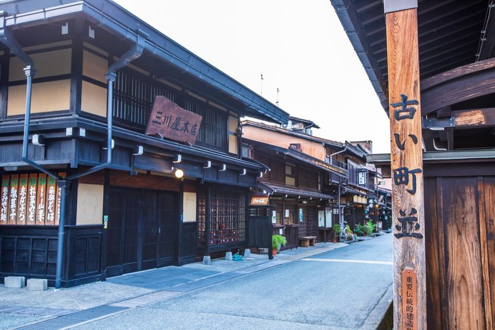 Shirakawago & Takayama Bus Tour from Nagoya w/Optional Lunch