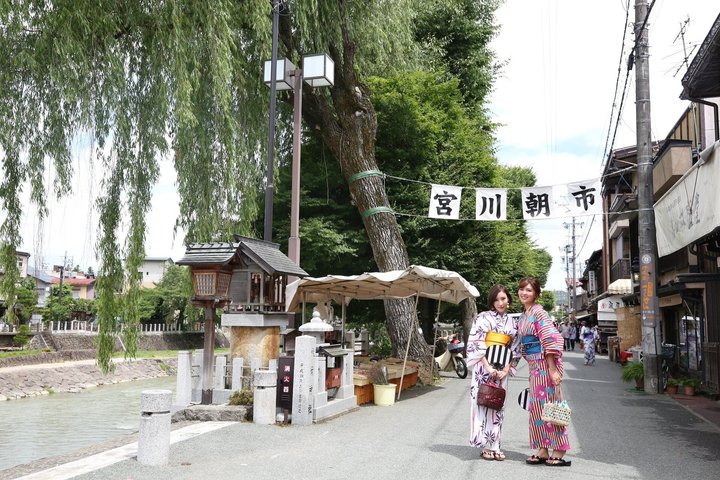Shirakawago & Takayama Bus Tour from Nagoya w/Optional Lunch