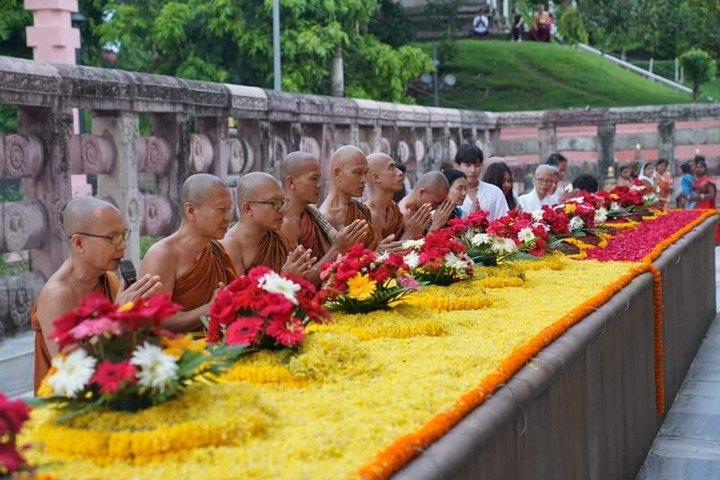 Full-Day Private Guided Bodhgaya Tour with Pick Up