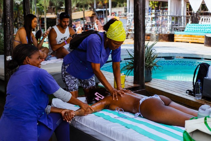 Cartagena Urban Party Boat to Cholón: 5 Stops with Lunch & Drinks