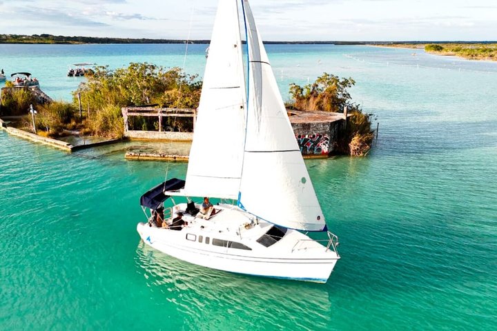 Tour Sailing 4 Hours Private Magic Bacalar Up to 7 People