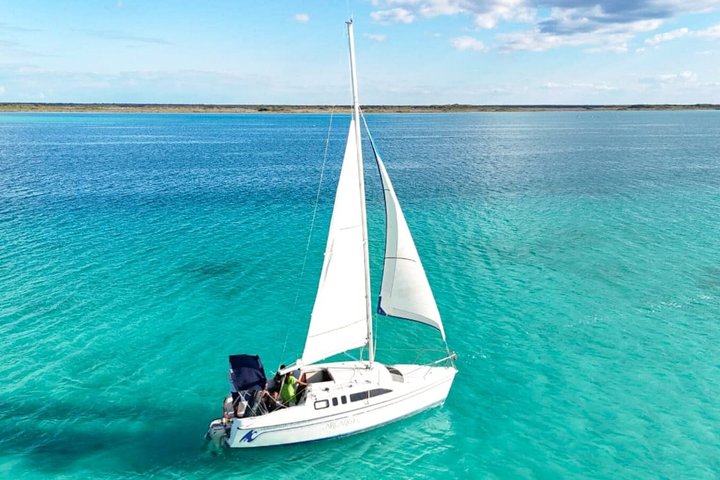 Tour Sailing 4 Hours Private Magic Bacalar Up to 7 People