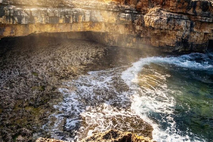 From Monopoli to Polignano : Cave boat tour with aperitif