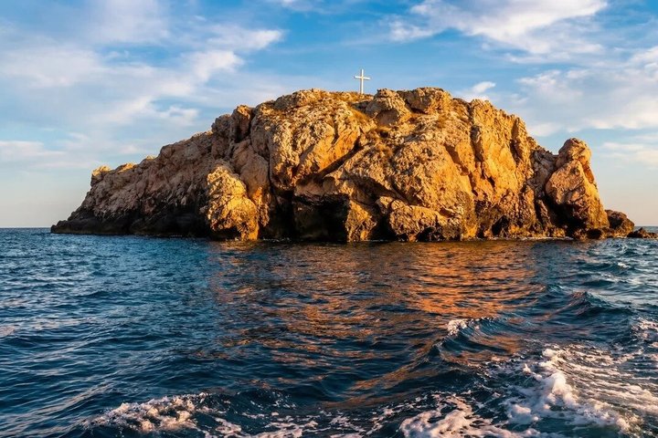 From Monopoli to Polignano : Cave boat tour with aperitif