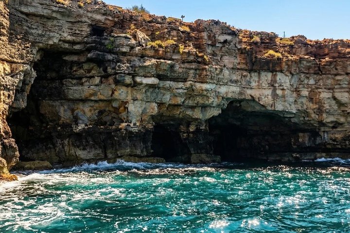 From Monopoli to Polignano : Cave boat tour with aperitif