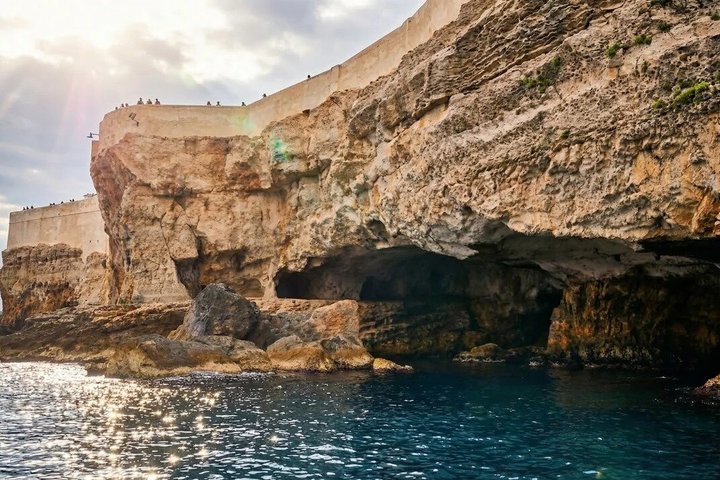 From Monopoli to Polignano : Cave boat tour with aperitif