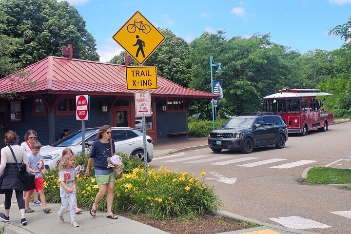 1 Hour Narrated Burlington Trolley Tour