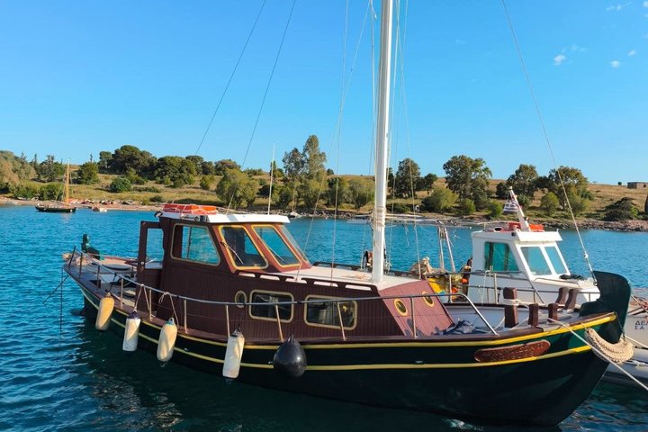 Agistri and Metopi Half Day Small Group Cruise from Aegina