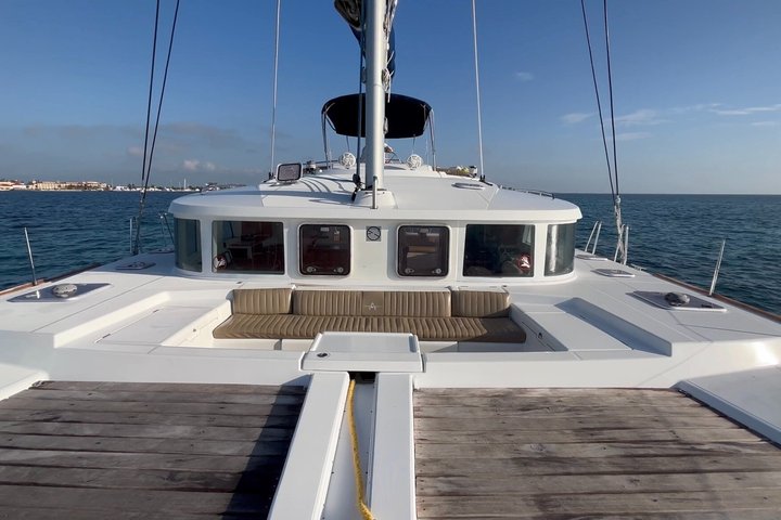 "Isla Mujeres en Catamaran All Inclusive + Free Transportation"