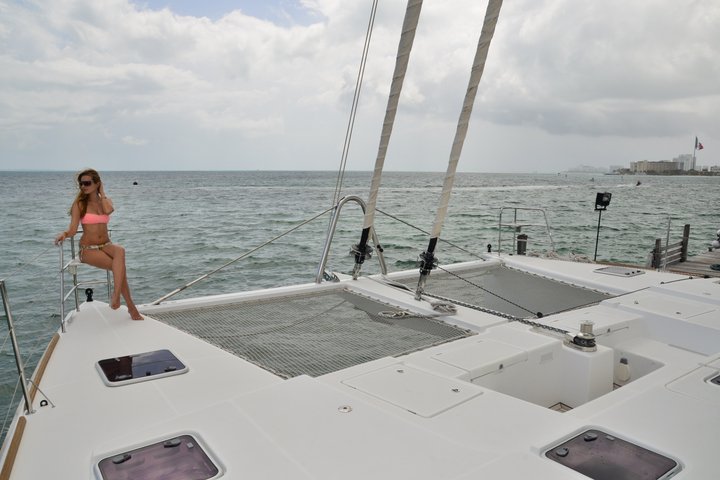 "Isla Mujeres en Catamaran All Inclusive + Free Transportation"