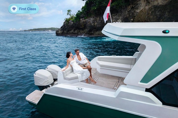 Nusa Penida Premium Day from Bali: Manta Rays, Yacht & Land Tour