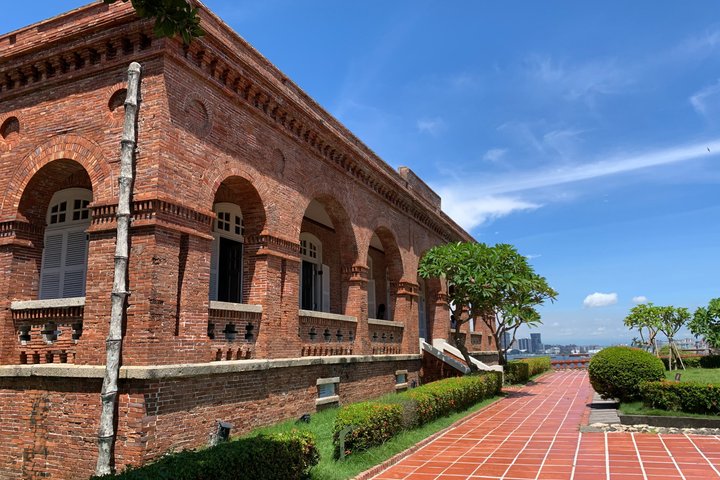 Private Custom Kaohsiung Day Tour