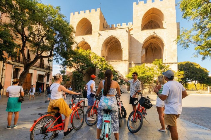 Valencia City Highlights in Guided Bike or E-Bike Tour