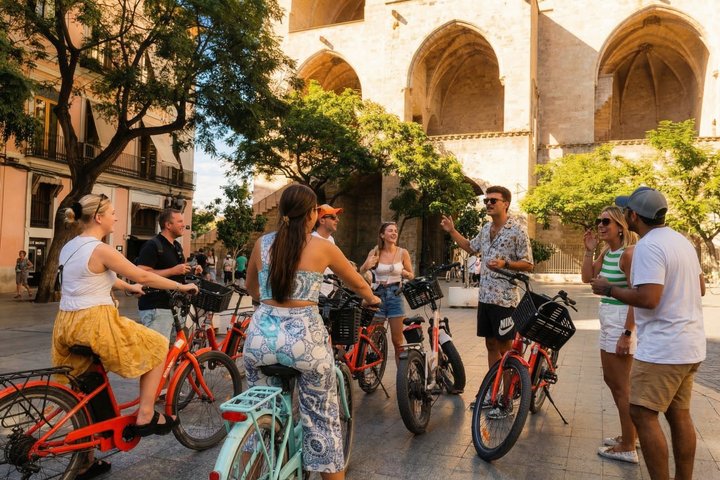Valencia City Highlights in Guided Bike or E-Bike Tour