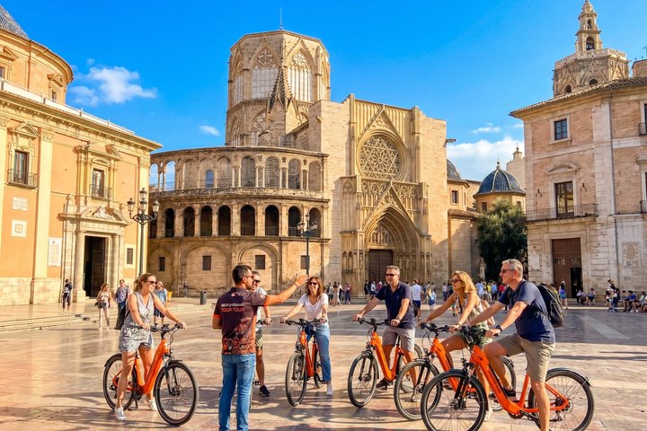 Valencia City Highlights in Guided Bike or E-Bike Tour