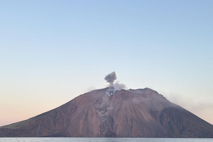Boat Rentals and Private Tours to the Aeolian Islands with Tender