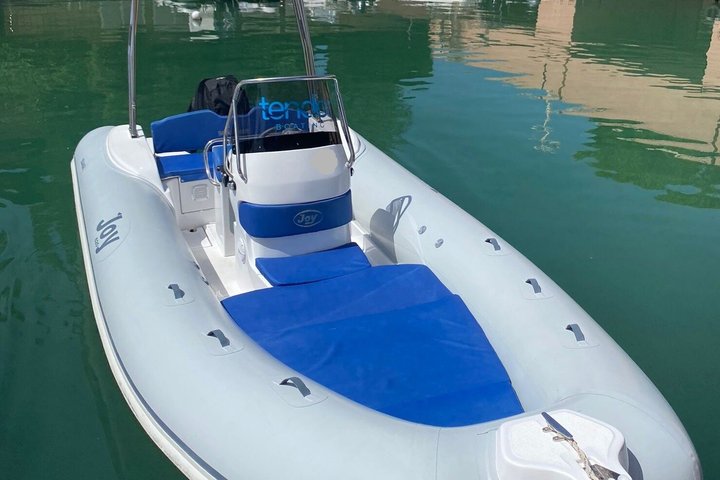 Boat Rentals and Private Tours to the Aeolian Islands with Tender