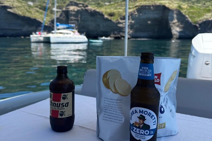 Boat Rentals and Private Tours to the Aeolian Islands with Tender